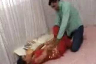 शरीर पर टैटू के साथ वसा गोरा योनि के साथ बिल्ली की जगह लेता है सेक्सी मूवी वीडियो पिक्चर