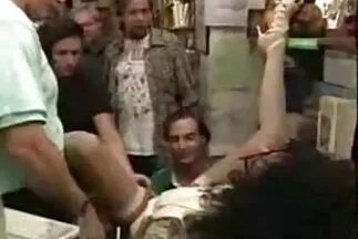 देरी से चुंबन के कारण बॉस एक प्यारा लंबे बालों वाले अधीनस्थ सेक्सी मूवी पिक्चर फिल्म को चोदता है