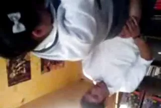 एक समूह बकवास के दौरान दो पतला वालियां सेक्स मूवी फिल्म हिंदी में संभोग करने के लिए एक आदमी लाने