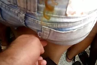 परिपक्व गोरा उसकी पोशाक ऊपर हिंदी में सेक्सी मूवी फिल्म लिफ्टों और एक आदमी के साथ यौन संबंध के लिए उसे जाँघिया धक्का