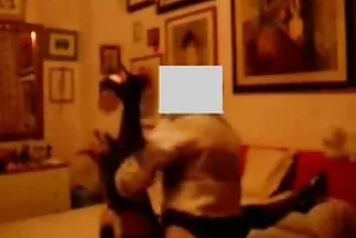 आदमी फिल्माने कैमरे पर, के रूप में फुल एचडी सेक्सी फिल्म फुल एचडी उसकी प्रेमिका बनाता है उसे धूम्रपान और सवारी पर एक मुर्गा