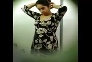संचिका हिंदी सेक्सी मूवी इंग्लिश सौंदर्य गैरेज में बाइक धोता है और बालों बिल्ली में मुर्गा लेता है