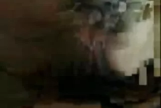 बिस्तर में दो सेक्सी समलैगिंकों संभोग करने के लिए एक मद्रासी सेक्स मूवी दूसरे को ले