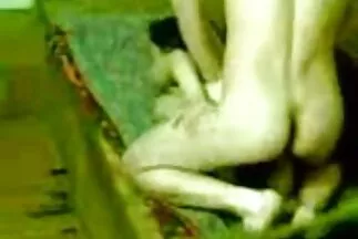 युवा श्यामला चश्मे के मद्रासी सेक्स मूवी साथ एक आदमी के साथ यौन संबंध के लिए उसे पतला पैर फैलता है