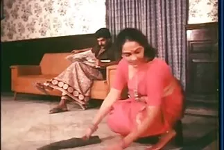 घुंघराले आदमी के सेक्सी फिल्म मूवी साथ लालची चुंबन एक पतला सुनहरे बालों वाली