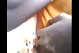 आदमी एक सेक्सी सुनहरे बालों वाली एक विशाल सेक्सी मूवी एचडी मूवी सदस्य के साथ पूल में